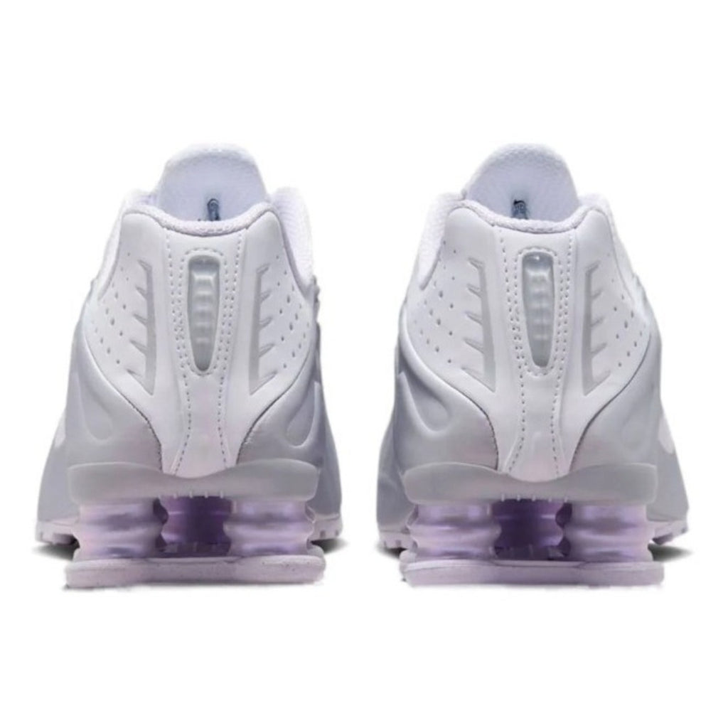 Nike Womens Nike Shox R4 White Metallic Platinum HF5076-100 Size 7.5
