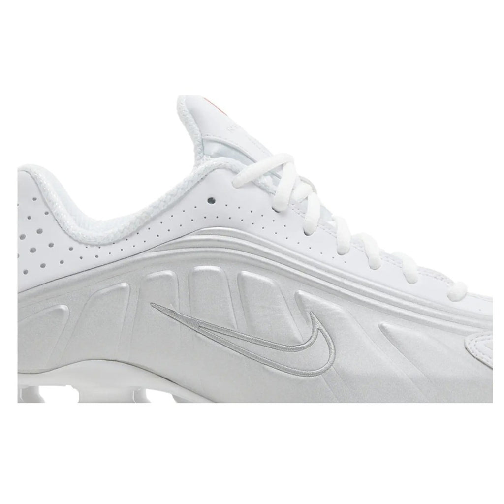 Nike Women Shox R4 White Bright Crimson Metallic Silver AR3565-101 Size 7