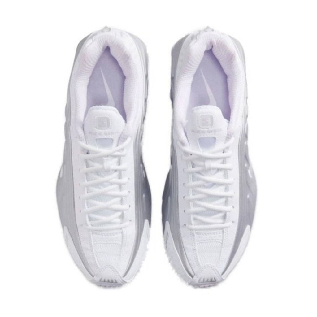 Nike Womens Nike Shox R4 White Metallic Platinum HF5076-100 Size 7.5