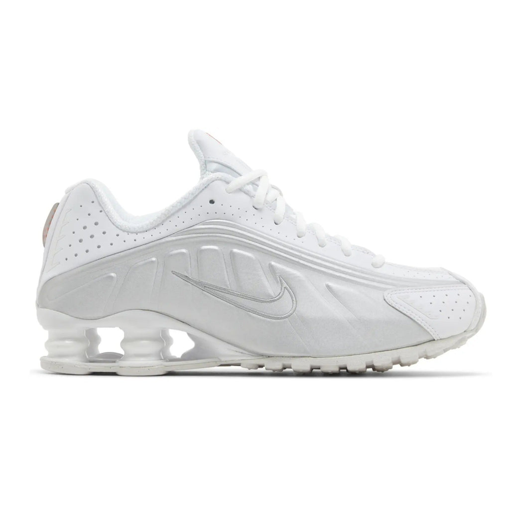 Nike Womens Shox R4 White Bright Crimson Metallic Silver AR3565-101 Size 10