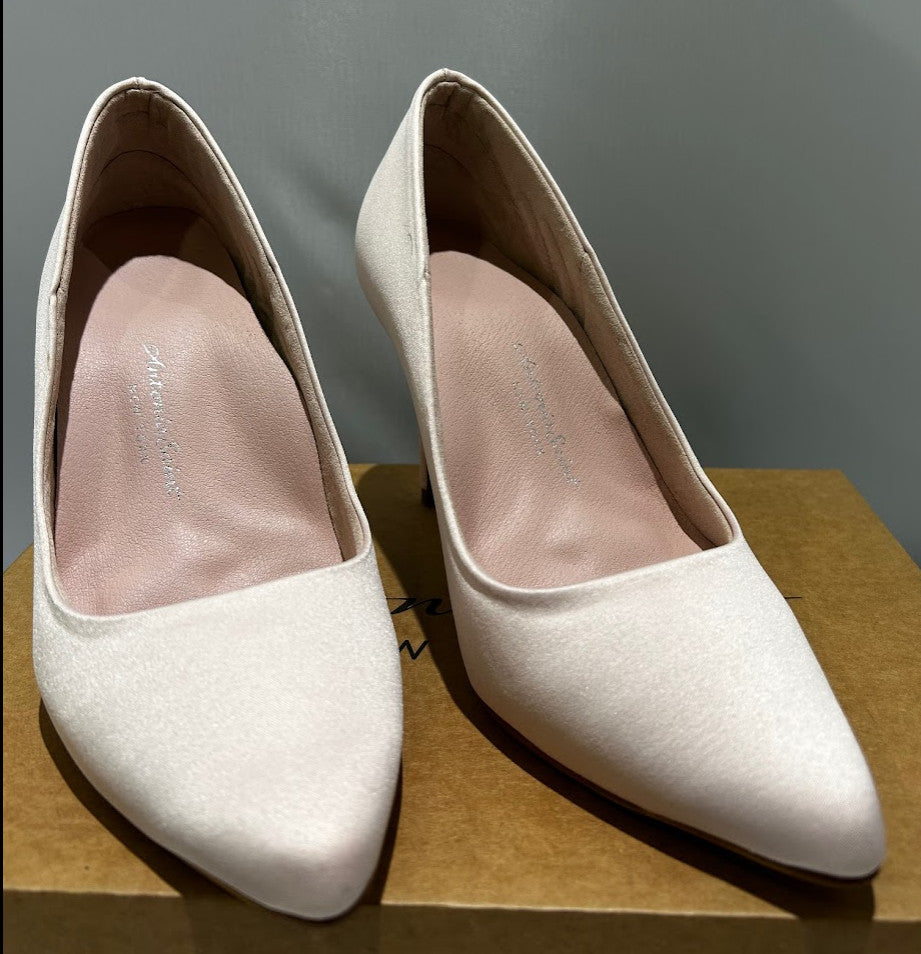 Antonia Saint NY Victoria Pumps Heel 3.0 Soft Pink Satin, Size 6.5